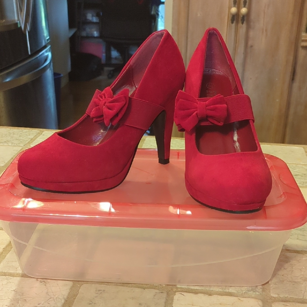 Chic Red Women's Heels with Bow Detail